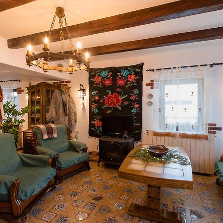 Villa Casa Cu Cerdac Nucşoara Esterno foto